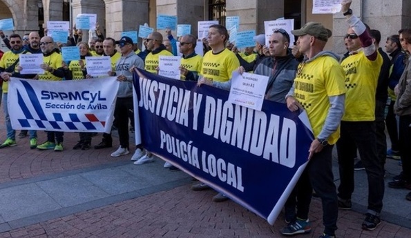 A ritmo de mariachi los policías locales de Ávila denuncian su situación laboral